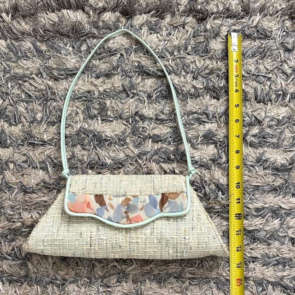 Chic Woven Shoulder Bag with Pastel Details - Picture 11 of 11